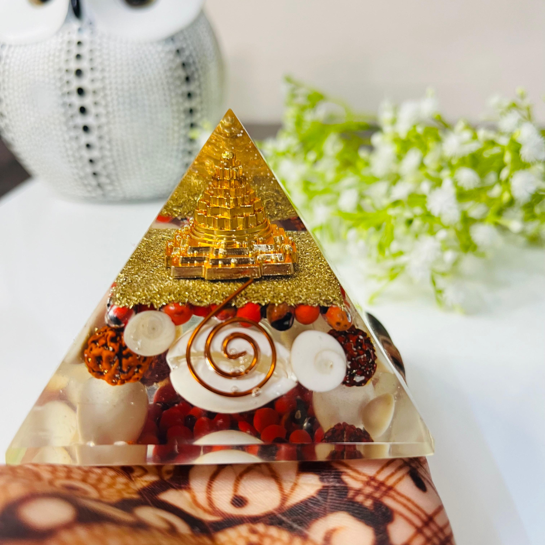 laxmi-pyramid-shree-yantra-gomti-chakra