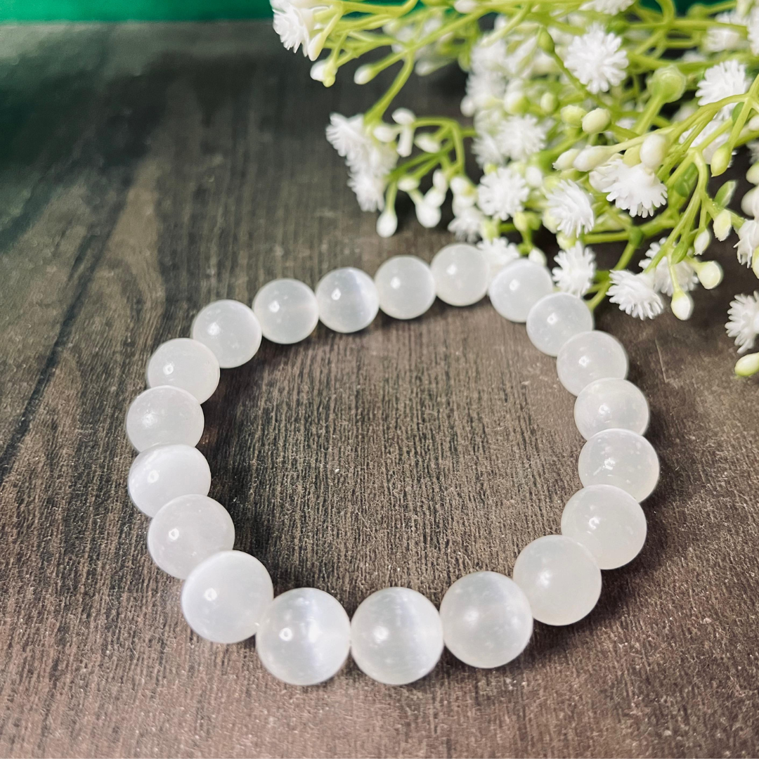 selenite-bracelet-10-mm-cleansing-calmness-mental-clarity-and-stillness